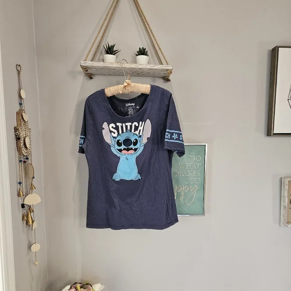 👕 2/$20Lilo & Stitch Tee Disney - Picture 2 of 7